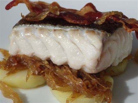 Cebolla pochada y bacalao salteado