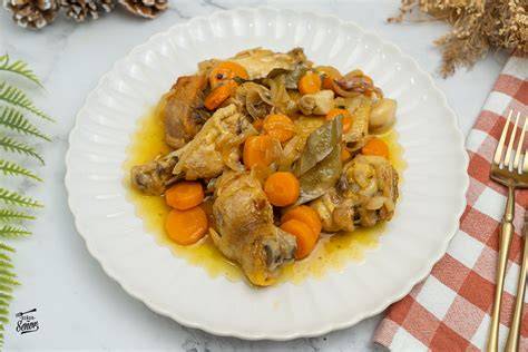 Ilustración de un plato de pollo en escabeche tradicional