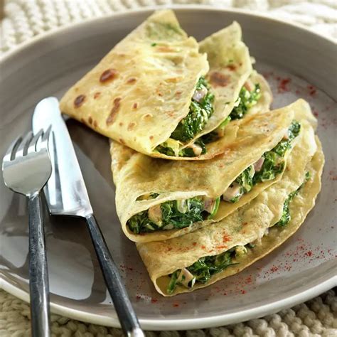 Crepes rellenas de queso brie y jamón