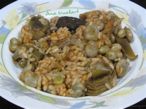 Arroz de alcachofas, habas y setas listo para servir