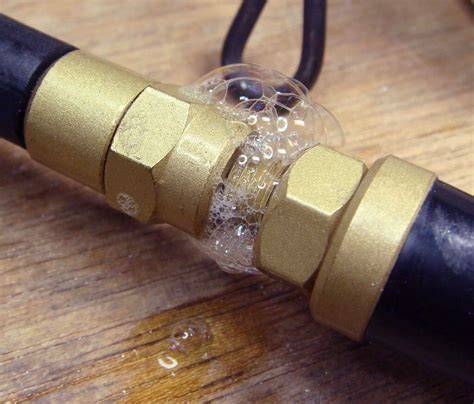 Prueba de fugas de gas con agua jabonosa