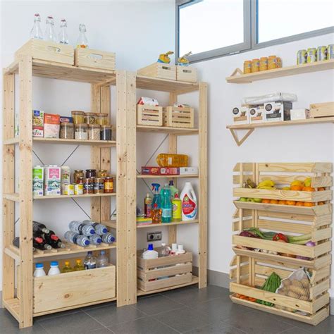 Despensa con estanterías para alimentos