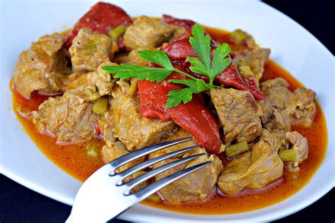 Estofado de cordero con verduras en cocción