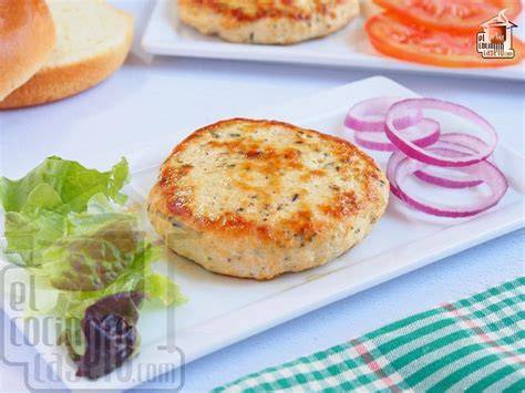 Imagen de una hamburguesa de pollo casera recién hecha