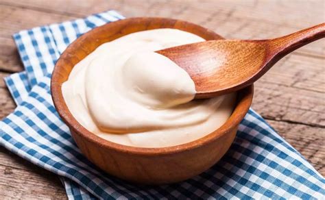Infografía sobre los usos de la crema agria en la cocina