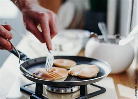 Pancakes dorados en la sartén