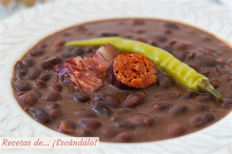 Plato de alubias rojas con sacramentos