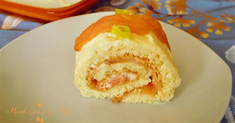Decoración de brazo de gitano de salmón con eneldo y alcaparras