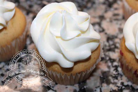 Cupcakes decorados con crema de queso