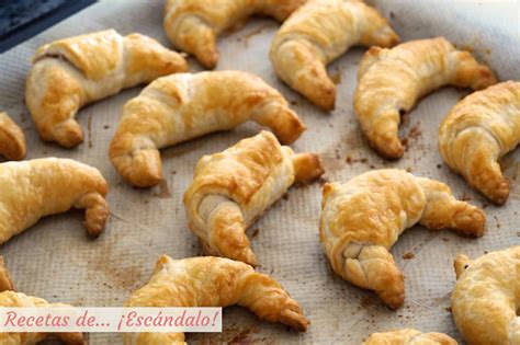 Mini croissants de hojaldre rellenos de Nutella