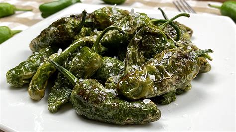 Pimientos de Padrón fritos con sal gruesa
