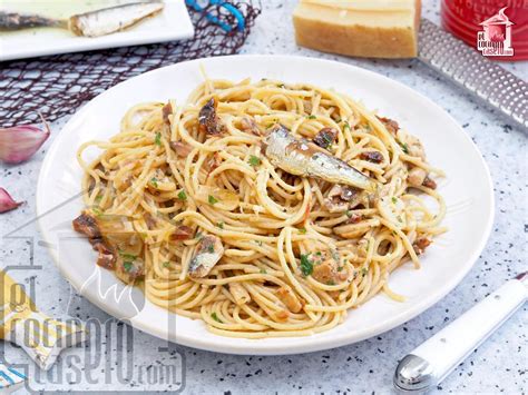 Ingredientes para espaguetis con sardinas y tomate