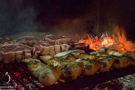 Ambiente acogedor del comedor de la Parrillada Castro de Rey