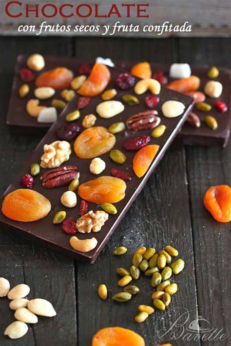 Chocolate negro casero con frutos secos