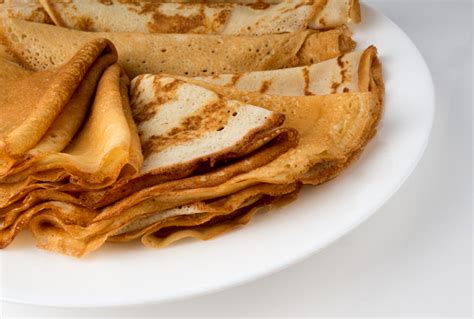 Masa de crepas con harina de maíz en un tazón