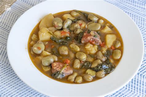 Ingredientes frescos para el potaje de habas
