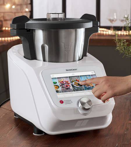 Robot de cocina Monsieur Cuisine preparando bizcocho de zanahoria
