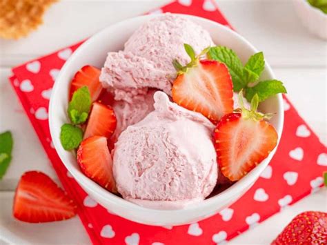 Ilustración de ingredientes para helado de fresa