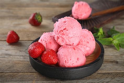 Proceso de elaboración de helado de fresa casero