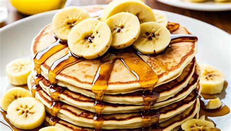 Panqueques con topping de banana caramelizada