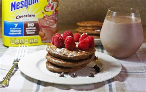 Mini pancakes de chocolate con Nesquik