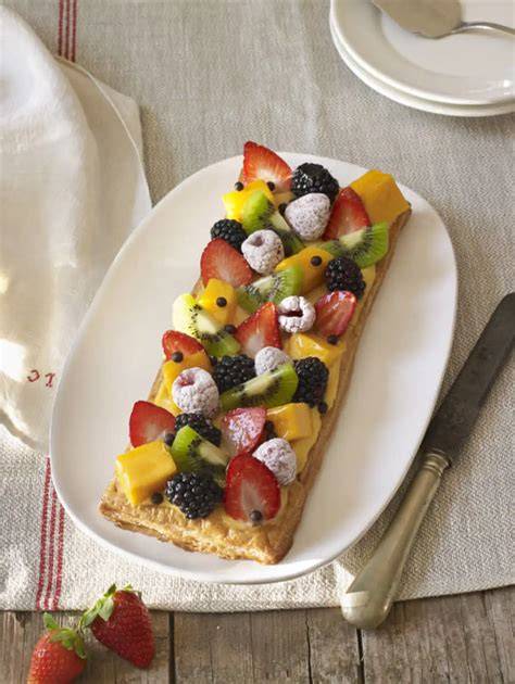 Hojaldre dulce con frutas y crema