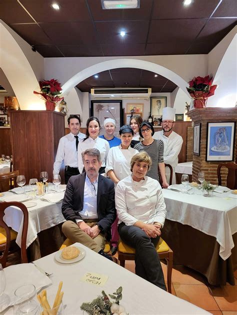 Familia Peira Ducán al frente del restaurante