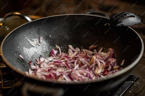Cebolla caramelizándose en una sartén