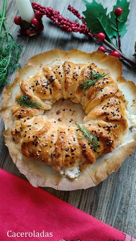 Corona de hojaldre con salmón y verduras
