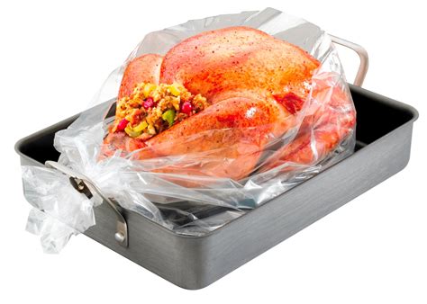 Pavo horneándose en una bolsa para asar