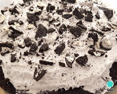 Torta con relleno de crema de Oreo