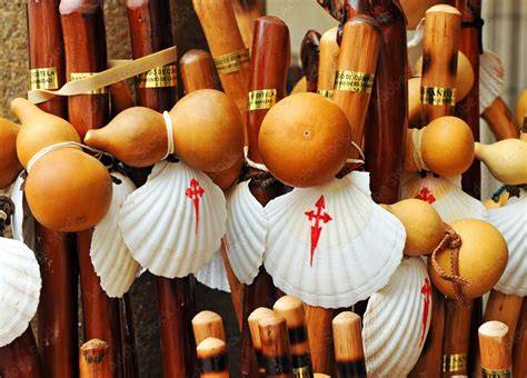 Símbolos del Camino de Santiago: Concha, bordón y calabaza