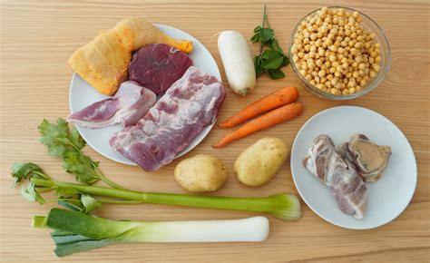 Puchero gaditano con sus ingredientes desmenuzados