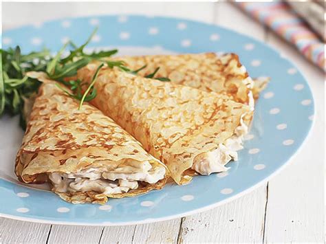 Plato de crepes salados con champiñones y queso