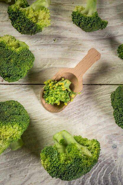 Ramilletes de brócoli limpios y listos para cocinar