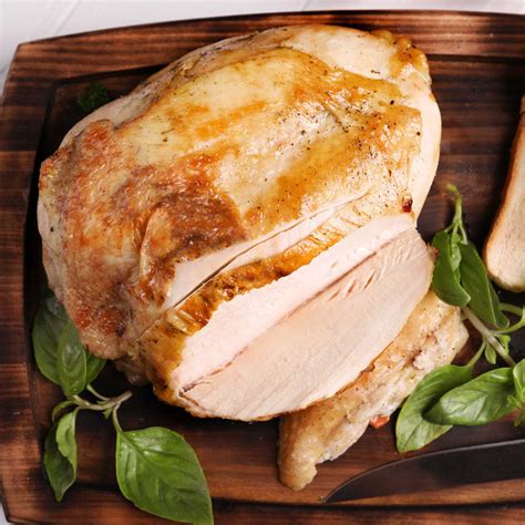 Pechuga de pavo recién salida del horno
