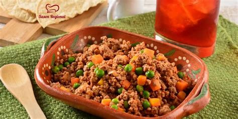 Ingredientes frescos para picadillo
