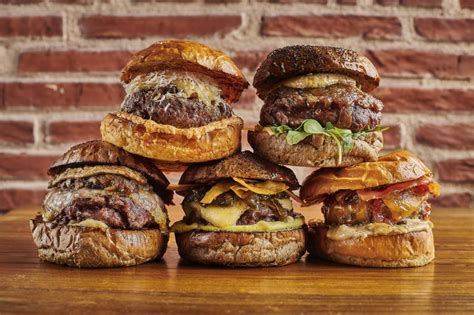Variedad de carnes para hamburguesas gourmet
