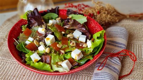 Ensalada con queso y membrillo