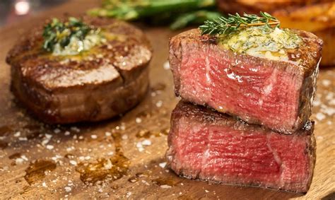 Carne cortada sin reposar con pérdida de jugos