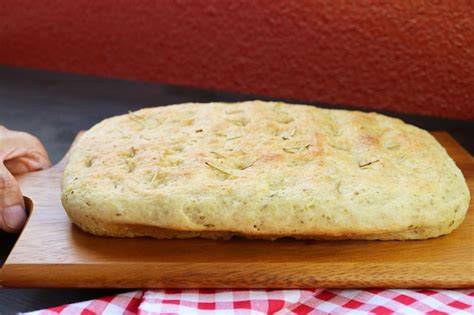 Pan de hierbas recién horneado