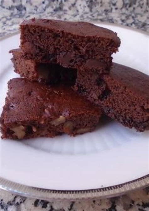 Brownie de alubias rojas con sirope y arándanos