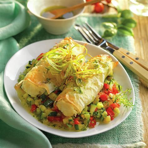 Pasta filo horneándose para canelones crujientes