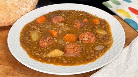 Ingredientes frescos para unas lentejas con chorizo
