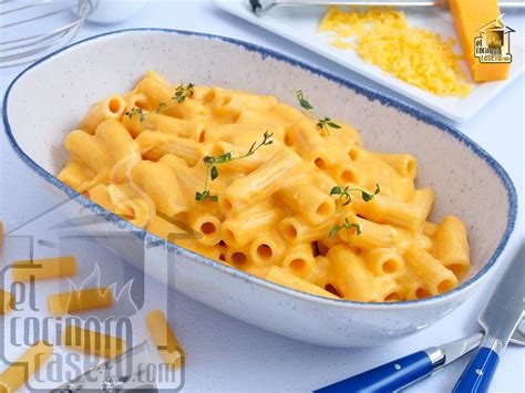 Macarrones con queso en sartén de hierro