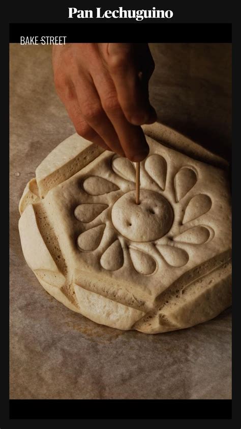 Pan lechuguino tradicional con su característica forma de flor