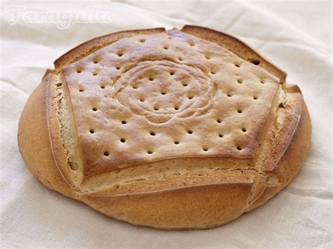 Detalle de la miga blanca y compacta del pan candeal