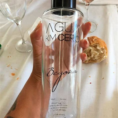Botellas de cristal personalizadas en un evento corporativo