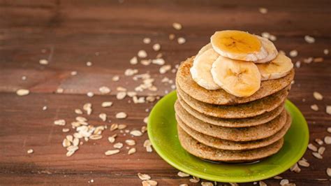 Ingredientes básicos para tortitas de avena y plátano