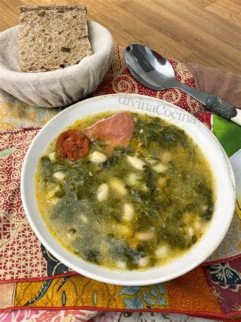 Ingredientes principales del caldo gallego: unto, lacón, grelos, patatas y alubias
